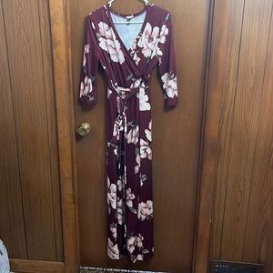 3/4 sleeve maxi dress. Size M. Used-good condition.